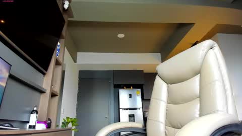 Snapshot of maximo_and_marcelo chatting on 11/04/25, 11:09 maximo_and_marcelo online show from 11/04/25, 11:09