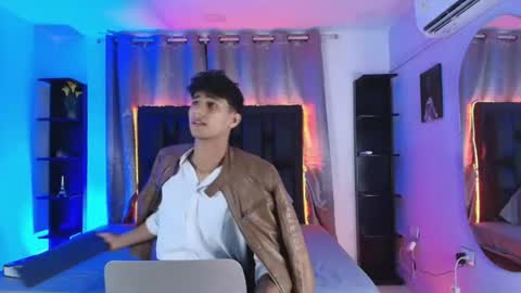 Snapshot of maximo_romano chatting on 06/22/26, 04:15 Maximo online show from 06/22/26, 04:15