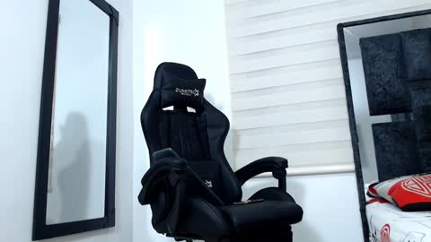 Snapshot of maximo_sebastian chatting on 02/02/25, 04:26 Maximo Sebastian online show from 02/02/25, 04:26