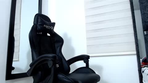 Snapshot of maximo_sebastian chatting on 03/10/25, 08:26 Maximo Sebastian online show from 03/10/25, 08:26