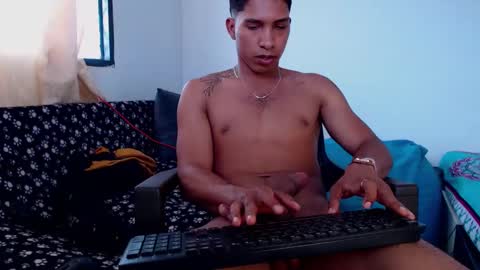 Maximo Aron Vega online show from 12/04/24, 06:39