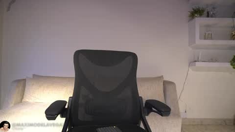 Snapshot of maximohoot chatting on 06/05/26, 10:48 Sebastian online show from 06/05/26, 10:48