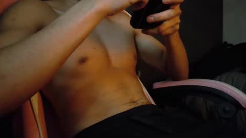 Snapshot of maximus20176 chatting on 12/22/24, 02:17 grey online show from 12/22/24, 02:17