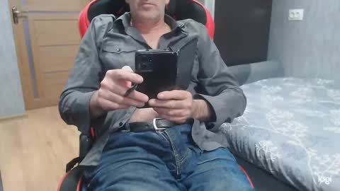 Snapshot of maximus3334 chatting on 11/03/25, 01:12 maximus3334 online show from 11/03/25, 01:12