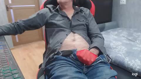 Snapshot of maximus3334 chatting on 11/06/25, 11:22 maximus3334 online show from 11/06/25, 11:22