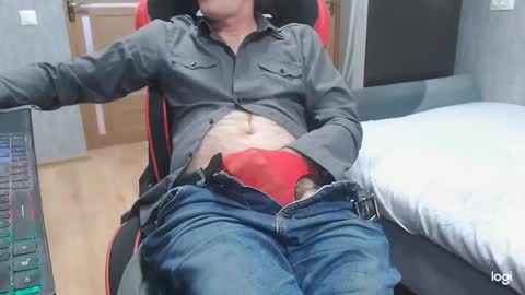 Snapshot of maximus3334 chatting on 11/18/25, 11:25 maximus3334 online show from 11/18/25, 11:25