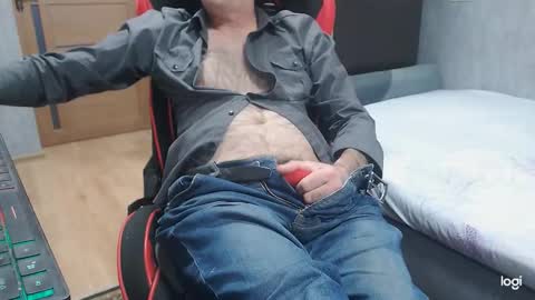 Snapshot of maximus3334 chatting on 11/19/25, 02:28 maximus3334 online show from 11/19/25, 02:28