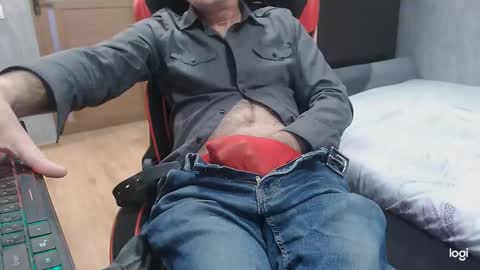 Snapshot of maximus3334 chatting on 11/26/25, 11:22 maximus3334 online show from 11/26/25, 11:22