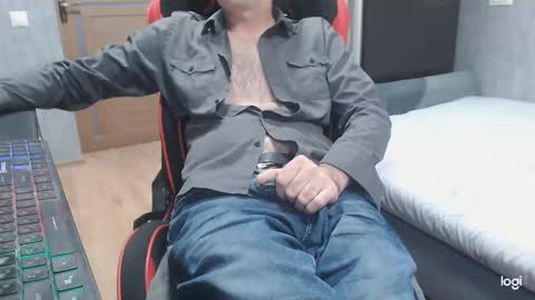 Snapshot of maximus3334 chatting on 11/28/25, 10:29 maximus3334 online show from 11/28/25, 10:29