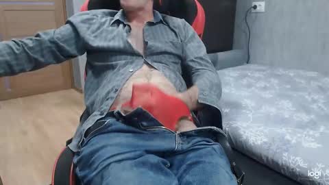 Snapshot of maximus3334 chatting on 12/22/25, 11:29 maximus3334 online show from 12/22/25, 11:29