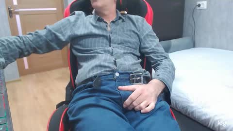 Snapshot of maximus3334 chatting on 03/23/26, 12:09 maximus3334 online show from 03/23/26, 12:09