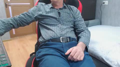 Snapshot of maximus3334 chatting on 03/25/26, 11:38 maximus3334 online show from 03/25/26, 11:38