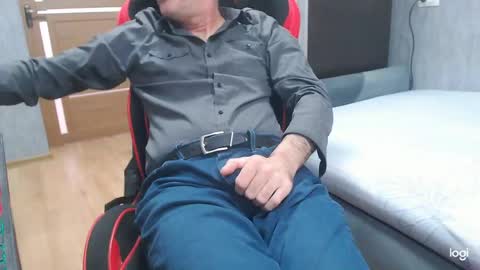 Snapshot of maximus3334 chatting on 04/07/26, 10:05 maximus3334 online show from 04/07/26, 10:05