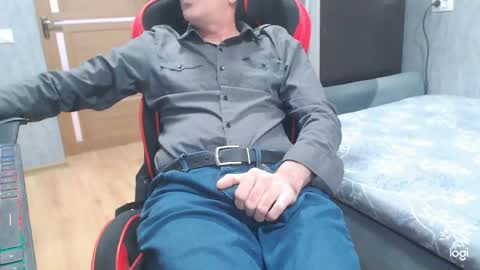 Snapshot of maximus3334 chatting on 04/10/26, 11:48 maximus3334 online show from 04/10/26, 11:48