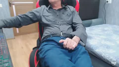 Snapshot of maximus3334 chatting on 04/27/26, 10:35 maximus3334 online show from 04/27/26, 10:35