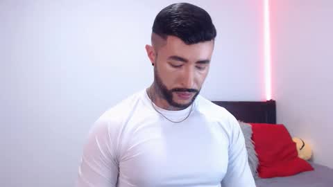 Independent Model online show from 11/09/25, 02:43