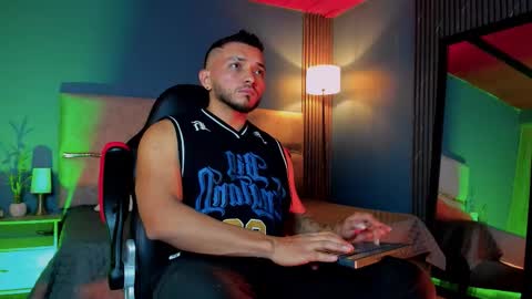 Snapshot of maximusclark chatting on 02/04/26, 03:45 Maximus Clark online show from 02/04/26, 03:45