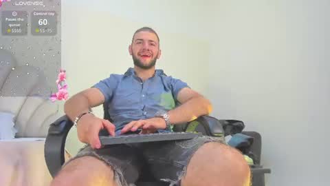 Snapshot of maximusclark1_ chatting on 07/17/26, 12:23 Maximus online show from 07/17/26, 12:23