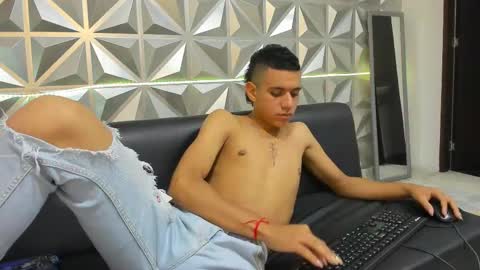 Snapshot of maximuss_19 chatting on 12/18/24, 07:30 Maximus online show from 12/18/24, 07:30