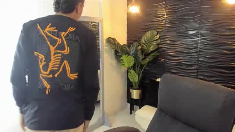 Snapshot of maximuss_19 chatting on 01/06/25, 01:19 Maximus online show from 01/06/25, 01:19