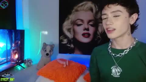 Max online show from 09/15/25, 02:22