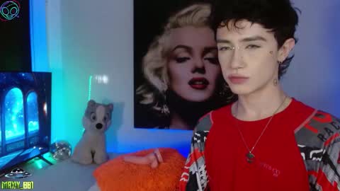 Max online show from 09/21/25, 08:38