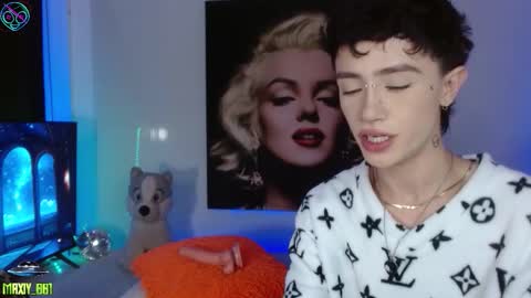 Max online show from 09/30/25, 03:22