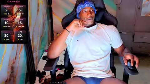 Snapshot of maxmuscle10 chatting on 03/17/26, 02:16 Maxmuscle10 online show from 03/17/26, 02:16