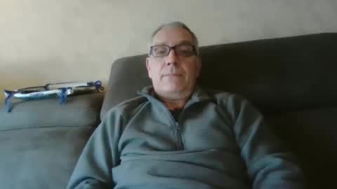 Snapshot of maxou569 chatting on 03/10/25, 06:38 maxou569 online show from 03/10/25, 06:38