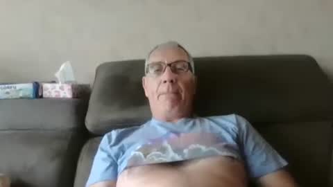 Snapshot of maxou569 chatting on 10/13/25, 09:53 maxou569 online show from 10/13/25, 09:53