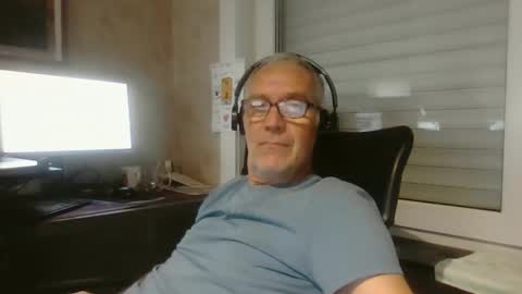 Snapshot of maxou569 chatting on 10/15/25, 08:36 maxou569 online show from 10/15/25, 08:36