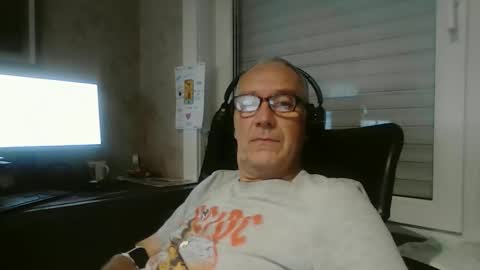 Snapshot of maxou569 chatting on 10/20/25, 07:20 maxou569 online show from 10/20/25, 07:20