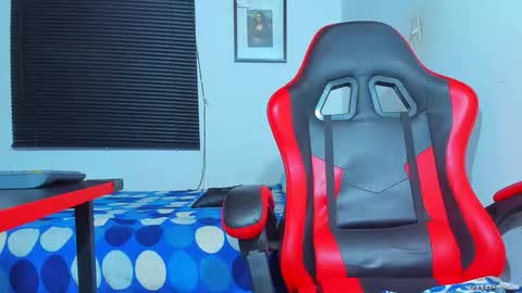 MAX online show from 10/11/25, 08:51