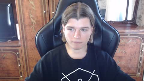 Max online show from 12/04/24, 11:30