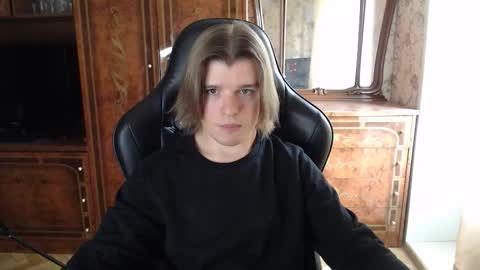 Max online show from 10/08/25, 10:02