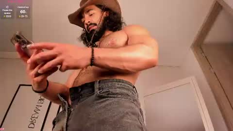 Snapshot of maxstrong01 chatting on 07/17/26, 01:34 Max online show from 07/17/26, 01:34