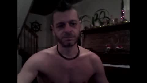 Snapshot of maxthewolf chatting on 12/27/24, 11:39 MaxTheWolf online show from 12/27/24, 11:39