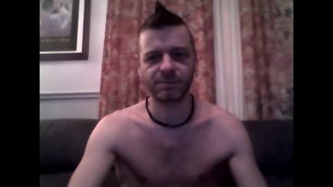 Snapshot of maxthewolf chatting on 12/19/25, 12:23 MaxTheWolf online show from 12/19/25, 12:23