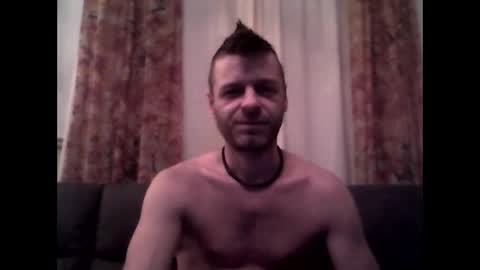 Snapshot of maxthewolf chatting on 12/21/25, 01:13 MaxTheWolf online show from 12/21/25, 01:13