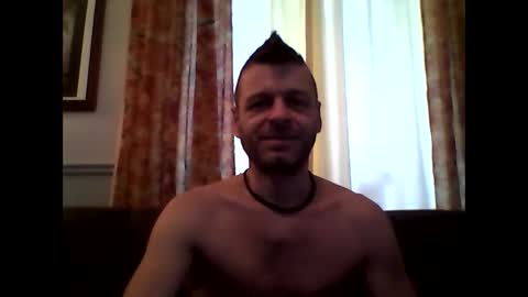 Snapshot of maxthewolf chatting on 12/21/25, 01:18 MaxTheWolf online show from 12/21/25, 01:18