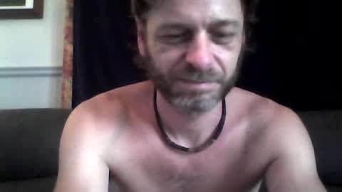 Snapshot of maxthewolf chatting on 07/04/26, 02:01 MaxTheWolf online show from 07/04/26, 02:01