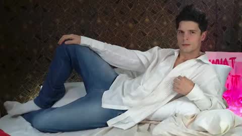 Max online show from 09/16/25, 05:52