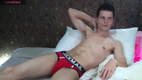 Max online show from 09/18/25, 09:11