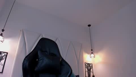 MAX online show from 02/19/25, 07:38