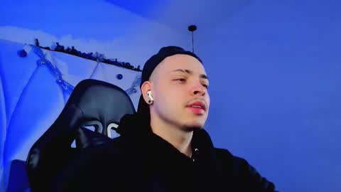 MAX online show from 12/03/25, 12:03