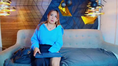 Snapshot of maxx_caprice chatting on 10/22/25, 02:34 gabby online show from 10/22/25, 02:34