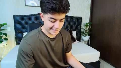 Maxxi online show from 10/14/25, 03:18