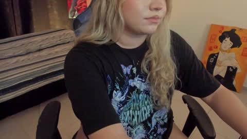 Snapshot of maxxxine_ chatting on 12/16/24, 05:43 Maxine Minx online show from 12/16/24, 05:43