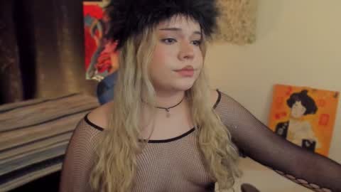 Snapshot of maxxxine_ chatting on 12/22/24, 04:28 Maxine Minx online show from 12/22/24, 04:28