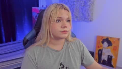 Snapshot of maxxxine_ chatting on 12/31/24, 05:44 Maxine Minx online show from 12/31/24, 05:44